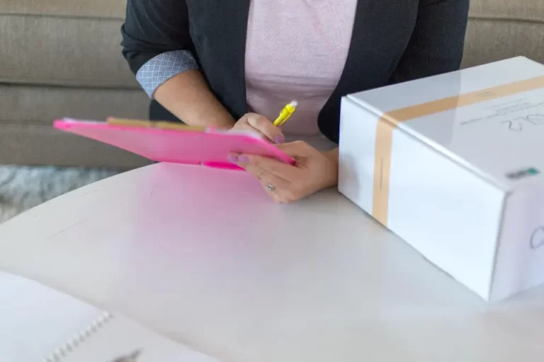 クリップボードで内容を確認する手元